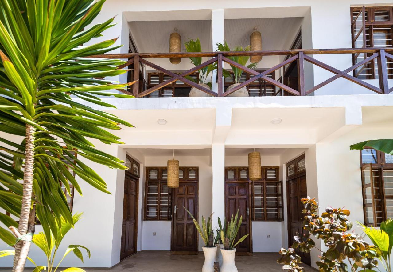 Kima Serviced Beach House & Suites Буейю Екстериор снимка