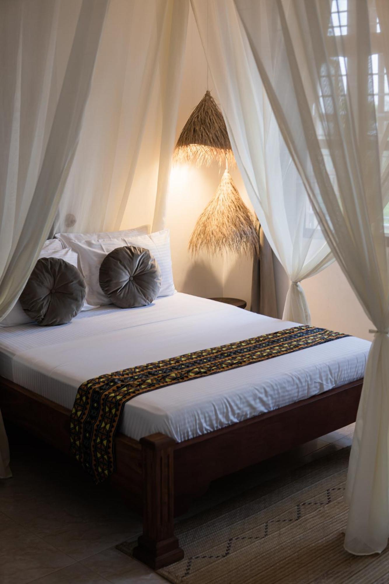 Kima Serviced Beach House & Suites Буейю Екстериор снимка