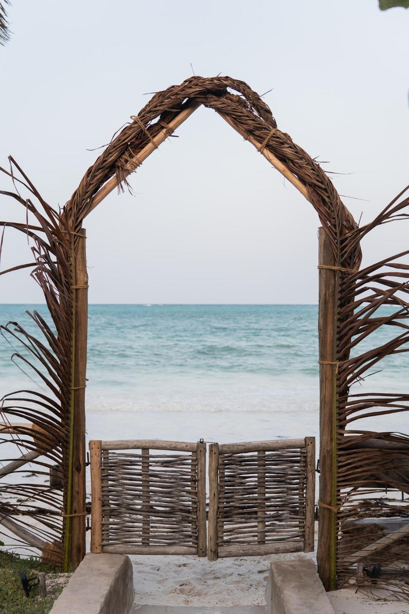 Kima Serviced Beach House & Suites Буейю Екстериор снимка